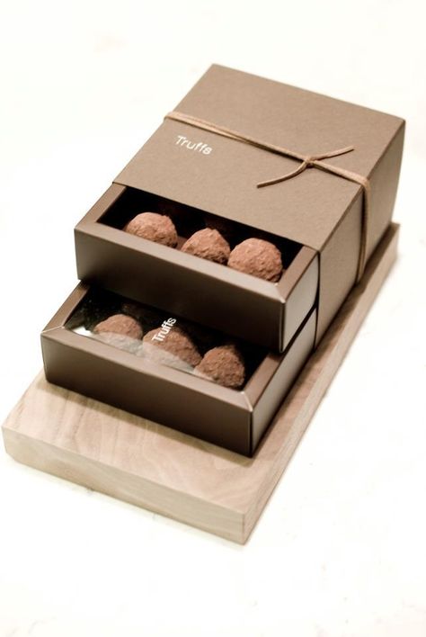 Truffle Packaging, Chocolate Truffles Packaging, Dessert Boxes Packaging, Christmas Log Cake, Cake Boxes Packaging, Chocolate Package, Cafe Chocolate, Bakery Packaging Design, Designer Packaging