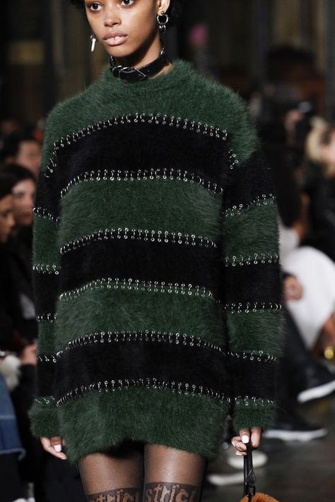 Knitwear Fashion, Fuzzy Sweater, Mode Inspo, 가을 패션, Green And Black, Knit Fashion, Fall 2016, Striped Sweater, Fashion Details