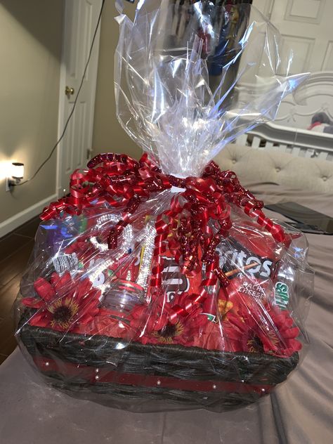 Red And Black Gift Basket Ideas, Bur Basket, Birthday Gift Basket, Care Basket, Basket Gifts, Red Basket, Valentine's Day Gift Baskets, The Perfect Birthday, Birthday Basket