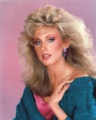 80s+Hairstyles | Twenty Pictures Of 80s Style Big Hair | Cool Aggregator 80s Hair And Makeup, 80s Hair Styles, 1980s Makeup, Style Année 80, 1980s Hair, Look 80s, 80s Makeup, 80s Fashion Trends, 80s Women