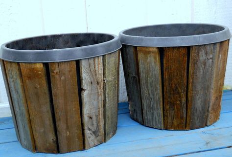 Pallet Wood Planter, Cheap Flower Pots, Big Planters, Planter Cover, Black Planters, Planting Pots, Modern Plant Stand, Pallet Boards, Wood Planter