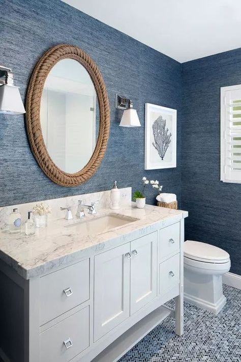 Wallpaper Cottage, Coastal Style Bathroom, Canadian Decor, Makeover Kamar Mandi, Coastal Bathroom Design, Styl Hampton, Beach House Bathroom, Rope Mirror, Cottage Decorating