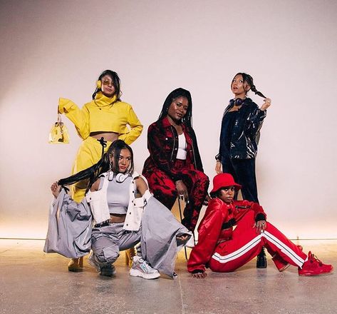 nayva Hip Hop Group Poses, Dance Crew Outfits, Dance Formations, Dance Team Photography, Hip Hop Dance Team, Hiphop Dance, Dance Crew, Team Photography, Dance Photo