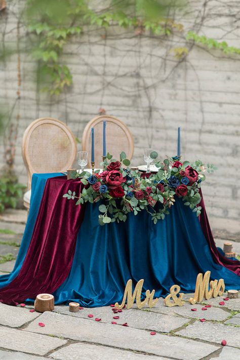 Navy Wedding Centerpieces, Navy Blue Wedding Decorations, Vendela Rose, Blue Red Wedding, Avalanche Rose, Navy Blue Wedding Theme, Burgundy Wedding Centerpieces, Farm Wedding Reception, Burgundy Wedding Theme