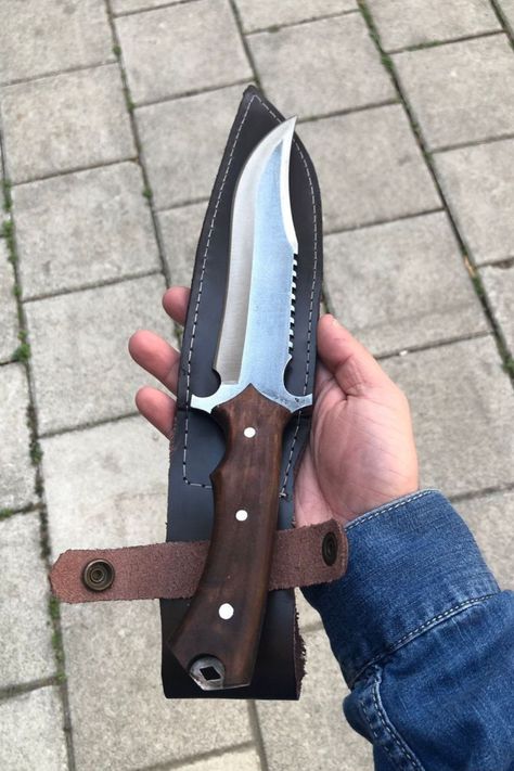 Hunting bowie Knife, custom handmade stainless steel with leather sheath. This hunting knife is used in camping, hunting, coking, use as a pocket knife bot knife and also gift on birthdays to him/her. #HuntingBowieKnife #CustomHandmade #StainlessSteelKnife #LeatherSheath #CampingGear #HuntingTool #CookingCompanion #PocketKnife #GiftIdea #BirthdayGift #OutdoorAdventure #KnifeEnthusiast #HighQualityCraftsmanship #OutdoorEssential #KnifeSkills #VersatileBlade Arcana Oc, Diy Knife, Hunting Tools, Butterfly Knife, Bowfishing, Fillet Knife, Santoku Knife, Bowie Knife, Knife Handles