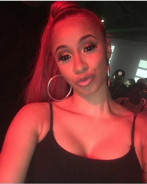 Hood Baddie, Cardi B Instagram, Bartier Cardi, Saweetie Icy Grl, Cardi B Fashion, Hip Hop New York, Cardi B And Offset, Stevie Nicks Young, Rappers Delight