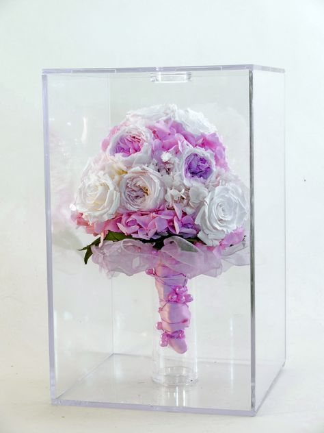 Bridal bouquet of unique preserved roses in a display and storage case. Bouquet Display Stand, Bouquet Display, Rose Display, Keepsake Storage, Wedding Dress Preservation, Cheap Wedding Venues, Bouquet Preservation, Affordable Wedding Invitations, Acrylic Storage