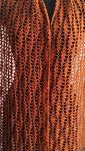 The Lazy Hobbyhopper: Falling leaves crochet scarf - free pattern Falling Leaves Crochet Pattern, Autumn Scarf Crochet Pattern, Crochet Headbands Free Patterns, Fall Scarf Crochet, Crochet Headband Patterns, Leaves Crochet, Crochet Lace Scarf, Crochet Scarf Pattern, Crochet Scarfs