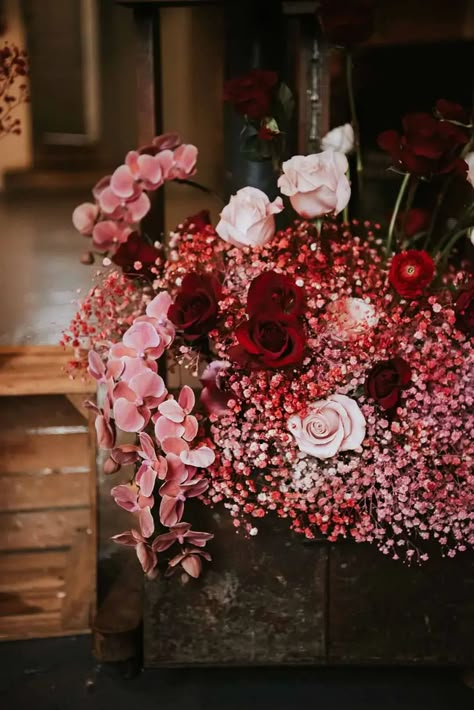 Pink Gypsophila Cloud For Industrial Wedding - Rock My Wedding Red And Pink Roses Wedding, Deep Red Wedding Flowers, Pink Gypsophila, Magenta Roses, Deep Red Wedding, Gypsophila Wedding, Pink Flower Arrangements, Magenta Wedding, Pink Roses Wedding