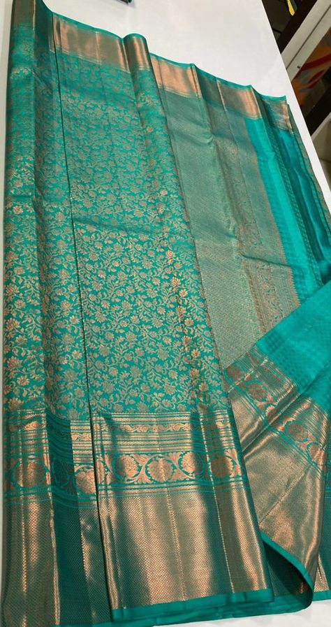 Green Colour Pattu Sarees, Latest Wedding Saree Collection, Saree Color Combinations, Silk Saree Blouse Designs Patterns, Latest Bridal Blouse Designs, Kanjivaram Sarees Silk, Brocade Saree, Simple Saree Designs, New Saree Designs