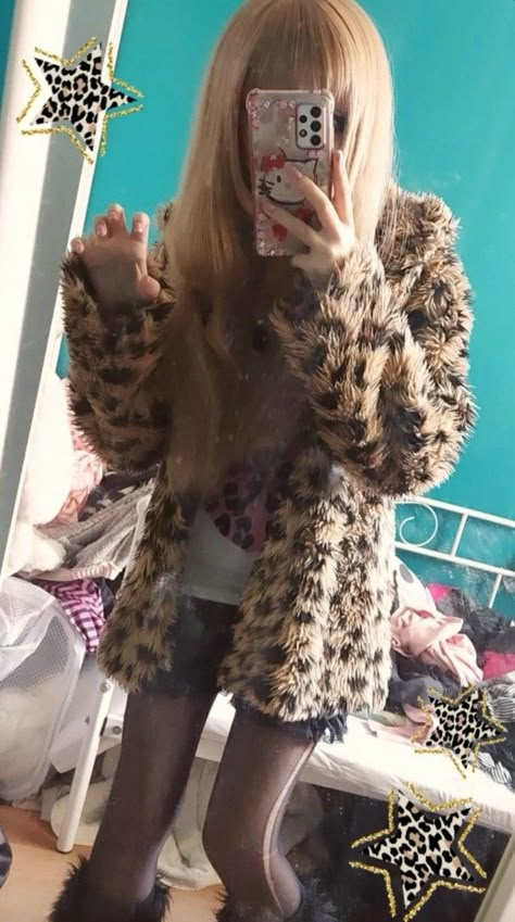 Ane Gyaru Outfit, Garyu Outfits, Tsuyome Gyaru Outfit, Tsuyome Gyaru Fashion, Leopard Print Gyaru, Kogal Gyaru Outfit, Gyaru Fashion 90s, Gyaru Sweater, Agejo Gyaru Fashion