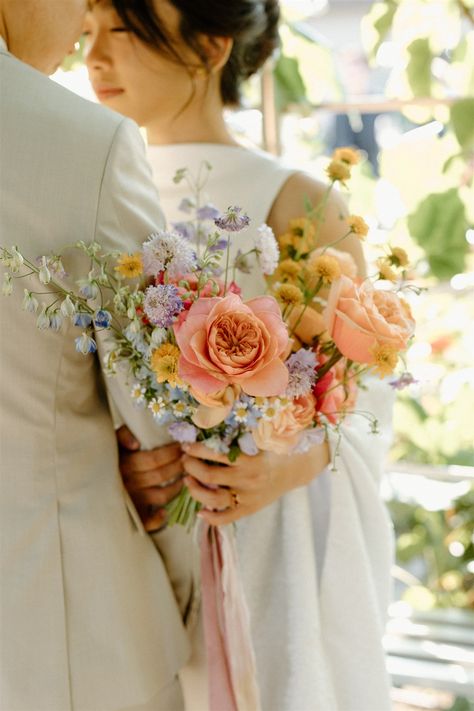 Wedding Color Palette Late Summer, Simple Spring Wedding Bouquets, Wildflower Bridal Bouquet Summer, Josie Wedding, Summer Bridal Bouquet, Colorful Bridal Bouquet, Wedding August, Bridal Bouquet Summer, Peach Bouquet