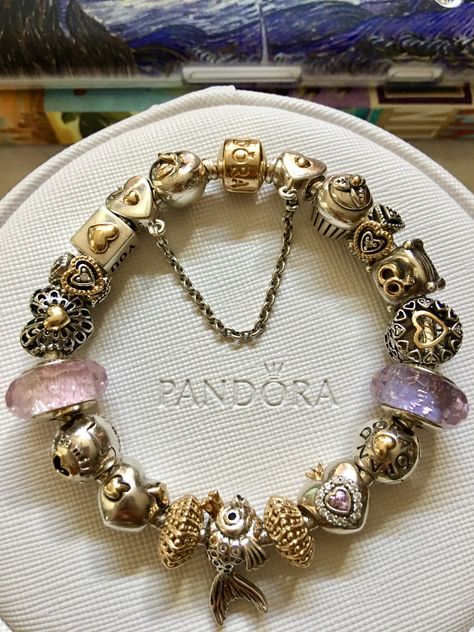 Pandora Moments Bracelet Ideas, Two Tone Pandora Bracelet, Pandora Bracelet Stacking Ideas, Pandora Moments Bracelet, Pandora Bracelet Charms Ideas, Pandora Beads, Ring Bag, Pandora Bracelet Charms, Jewelry Boards