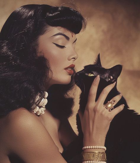 Cher Black Cat, Halloween Black Cat Makeup, Black Cat Aesthetic Girl, Black Cat Woman Aesthetic, Panther Photoshoot, Black Cat Energy Women, Vintage Woman Aesthetic, Cat And Owner Photoshoot, Black Cat Photoshoot