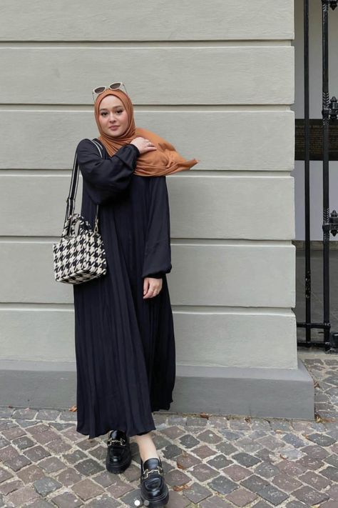 Loafers can mean business and street style at the same time. Here are some of our favorite loafer outfits. #style #ootd #fashion Loafers And A Dress, Loafers Modest Outfit, Loafers With Dress Outfits, Loafers Dress Outfit, Abaya Shoes, Platform Loafers Outfit Street Styles, Loafers And Dress Outfit, Loafers With Dress, Business Dinner Outfit