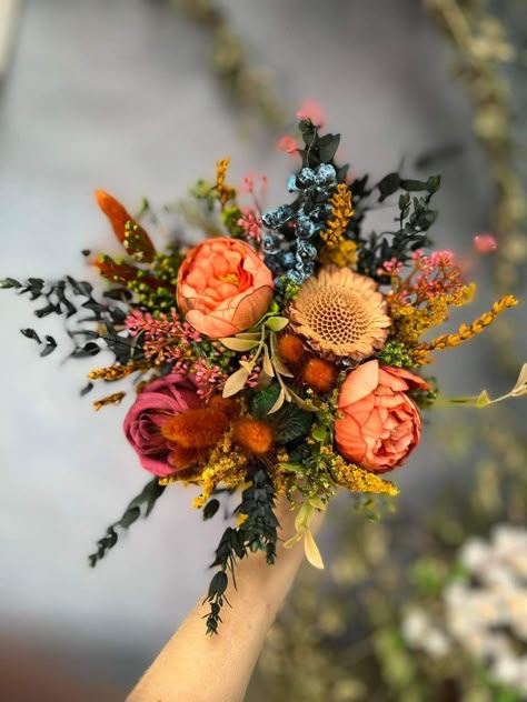 Fall Inspired Bouquet, Bridal Bouquet Boho Wild Flowers, Small Autumn Wedding Bouquet, Green Wildflower Bouquet, Autumn Wedding Flowers September, Small Boho Bouquet Wedding, Wedding Flowers Small Bouquets, Wedding Flowers For Fall, Autumnal Bouquet Wedding