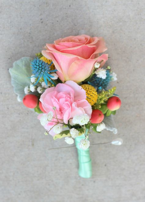 Vintage pastels wedding boutonnière //Celebration Flair Boutineer Ideas Diy, Pastel Boutonniere, Colorful Corsage, Wedding Coursage, Colorful Boutonniere, Hoco Bouquet, Yellow Boutonniere, Prom Boutonniere, Homecoming 2024