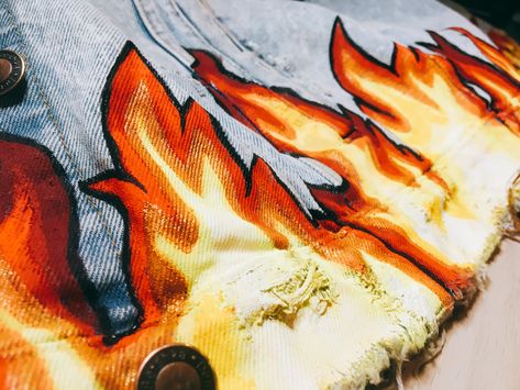 Draw On Jeans Jacket, Drawing On Jeans Ideas, Drawing On Jeans, Drawing Fire, Clothes Painting, Fire Jeans, Custom Jean Jacket, Leaf Tattoo, Fire Drawing