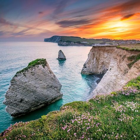 Red Funnel Isle of Wight Ferry on Instagram: “Freshwater Bay at Sunset. ☀🌇⠀ ⠀ Following Wednesday's announcement, we are delighted to tell you the Isle of Wight will be once again be…” Beach Landscape Photography, Fall Honeymoon, Apocalypse Landscape, Europe Honeymoon, Mountain Landscape Photography, Scenic Art, Beach Landscape, Honeymoon Destinations, Landscape Artist