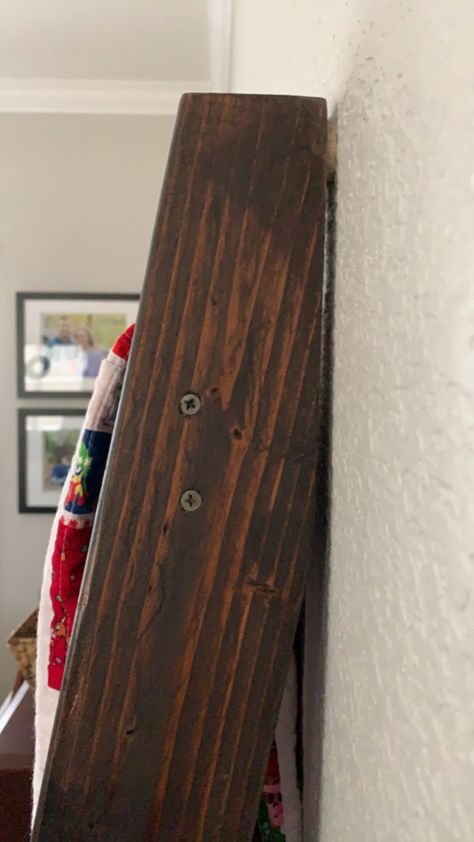 Make a beautiful wooden blanket ladder for under $15. It’s an easy one day project that will allow you to display beautiful quilts or blankets in the open and make them easily accessible. Diy Quilt Ladder, Stocking Ladder, Blanket Ladder Diy, Quilt Ladder Diy How To Make, Ladder Quilt Rack, Blanket Ladder Plans, Wooden Quilt Rack, Diy Wooden Ladder, Woodworking Blanket Ladder