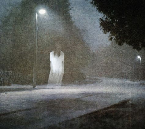 Ghost in the rain. Ghost Pics, Paranormal Photos, Ghost Sightings, Real Ghost, Spirit Ghost, Creepy Ghost, Creepy Photos, Ghost Images, Ghost Photography