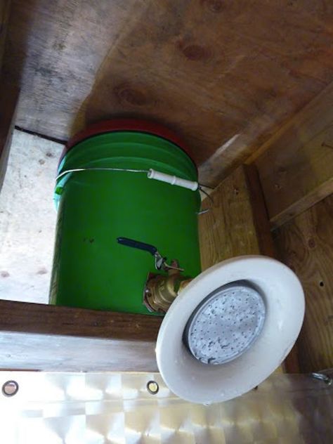 Idea for easy shower for off grid cabin. If you want hot water, fill bucket with water you've heated on the stove or over a campfire. Cabin Shower Ideas, 1000 Lifehacks, Tiny House Swoon, Aquarium Heater, Off Grid Cabin, Camping Shower, Tiny Cabins, Tiny Cabin, Rain Barrel