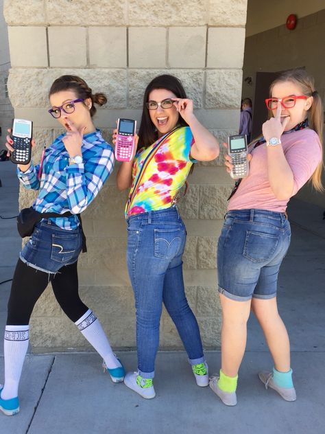 Nerd day for spirit week! Lol Twin Day Outfits, Nerd Costumes, Dress Like A Celebrity, Spirit Day Ideas, Nerd Costume, Tourist Outfit, Homecoming Spirit Week, School Spirit Week, Homecoming Spirit