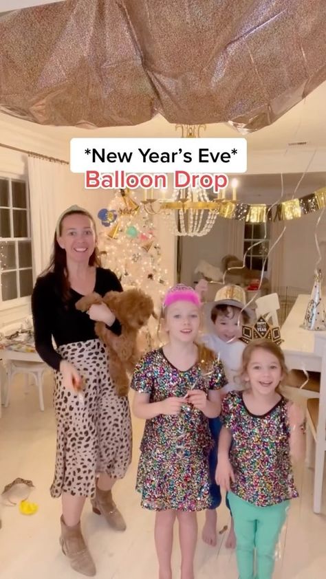 Nye Dinner Recipe, Homemade New Years Decorations, New Year Office Party, Nye Ball Drop, Nye Kids, New Years Eve Birthday Party, New Year's Eve Party Themes, New Years With Kids, Shannon Doherty