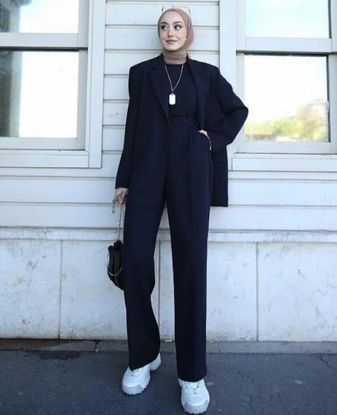 Hijabi Black Blazer Outfit, Ootd Mafia Wanita, Black Blazer Outfit Hijab, Formal Hijab Outfit Work, Mafia Style Women Hijab, Blazer Outfits For Women Hijab, Black And White Outfits Hijab, Formal Outfits For Women Hijab, Lawyer Clothes