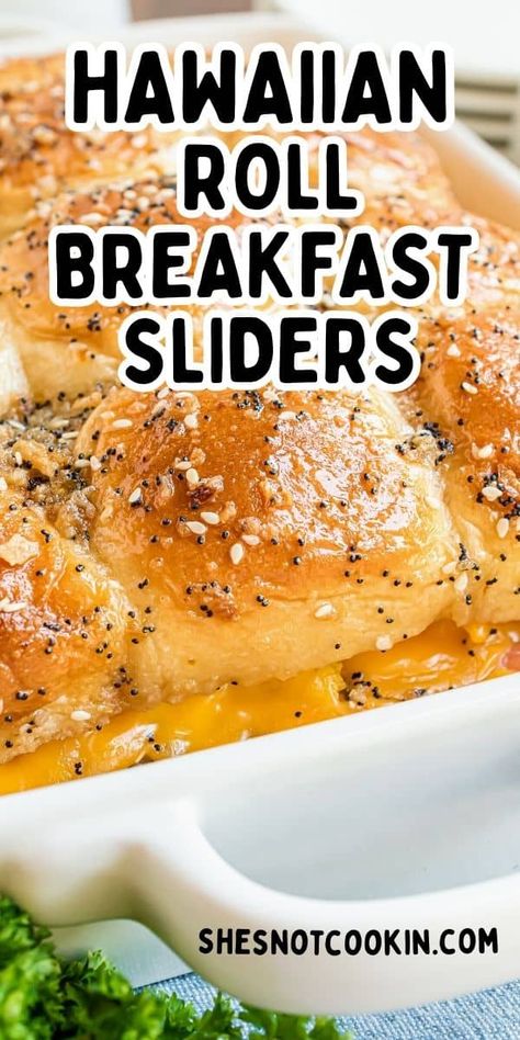 Hawaiian Roll Breakfast Sliders Recipe (Quick & Easy) Hawaiian Breakfast Sliders, Hawaiian Roll Breakfast Sliders, Hawaiian Roll Breakfast, Hawaiian Breakfast, Breakfast Roll, Roll Sliders, Eggs Cheese Breakfast, Breakfast Sliders, Hawaiian Roll