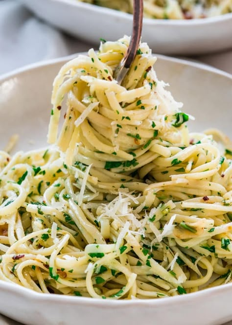 Pasta Aioli, Garlic Fettuccine, Chickpea Spaghetti, Authentic Spaghetti, Aglio E Olio Recipe, Recipes Steak, Traditional Pasta, Steak Pasta, For Dinner