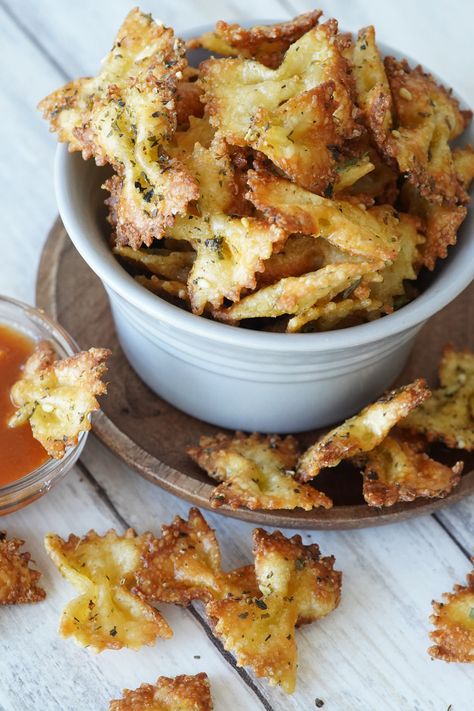 These easy air fryer Pasta Chips are made with bowtie pasta, a bit of olive oil, Parmesan cheese, and seasonings. They're a fun alternative to chips that can be served as a snack or appetizer. Pasta Snacks Appetizers, Fried Bowtie Pasta Air Fryer, Air Fryer Bow Tie Pasta Chips, Air Fryer Olives, Air Fryer Tapas, Air Fried Pasta Chips, Air Fried Pasta, Alternatives To Chips, Pasta Chips Air Fryer