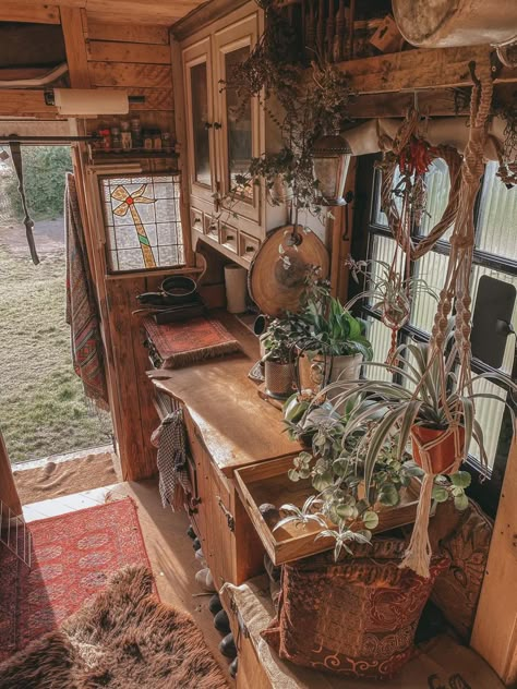 Earthy Camper Interior, Cottagecore Van Life, Horse Box Conversion, House Truck, School Bus Tiny House, Caravan Life, Caravan Home, Bus Interior, Bus Living