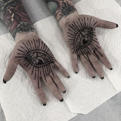 Tattoo Snob on Instagram: “Hand Eyes by @chrisxempire at @madetolasttattoo in Charlotte, North Carolina. #handeyes #palmtattoo #chrisxempire #madetolasttattoo…” Eyes On Palms Tattoo, Palm Eye Tattoo, Eye Palm Tattoo, Hand Palm Tattoos, Trad Tattoos, Tattoos Inspiration, Palm Tattoos, Tattoo Aesthetic, Stick And Poke