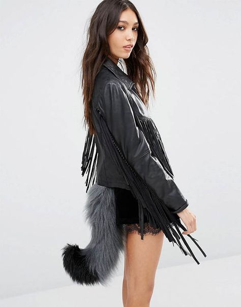 Wearing Animal Tails is Another Fashion Trend? Husky Tail, Fox Tail Plug, Fox Tails, Dinosaur Tails, Alien Robot, Wolf Tail, Wolf Costume, Animal Tails, Fox Dog