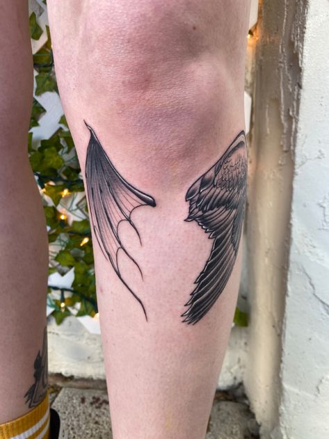 Acotar Wing Tattoo, A Court Of Thorns And Roses Tattoos, Rhysand Wings Tattoo, Court Of Thorns And Roses Tattoo, Acotar Rhysand Knee Tattoo, Rhys Knee Tattoo, Acotar Tattoos Wings, Acotar Bat Wings Tattoo, Acotar Knee Tattoo Wings