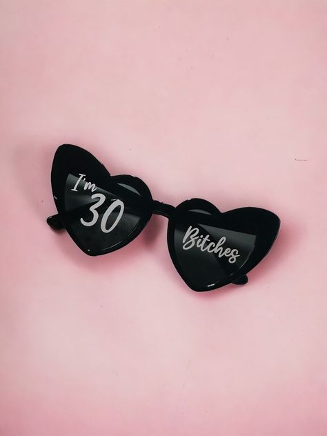 30th Birthday Party Bags, 30th Birthday Party Inspiration, 30th Birthday Aesthetic For Women, 30th Bday Gifts For Best Friend, 30th Bday Party Ideas Women, 30th Birthday Accessories, Birthday Glasses Ideas, Best 30th Birthday Party Ideas, Black And Pink 30th Birthday Party