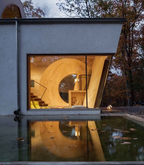 Ex Of In House, A Compact And Experimental Cabin And Artist Retreat By Steven Holl Architects - IGNANT Steven Holl Architecture, Curve Architecture, Ghost Project, Experimental Architecture, Plywood House, Artist Retreat, Camping Pod, Steven Holl, Suburban House