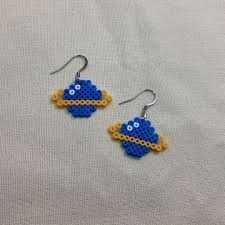 Peler Bead Earrings, Earring Perler Beads, Pixel Art Earrings, Hama Bead Earrings, Small Perler Patterns, Small Hama Bead Designs, Small Perlers, Perler Bead Jewelry, Perler Bead Earrings