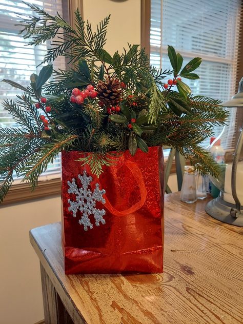 Gift Centerpiece Ideas, Gift Bag Centerpieces Table Decorations, Christmas Present Centerpieces For Table, Dollar Tree Gift Bags, Christmas Party Table Decorations, Christmas Table Centrepiece, Church Christmas Party, Christmas Party Table, Dollar Tree Gifts