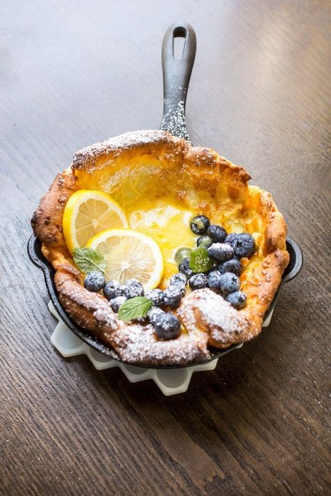 Mini Dutch Babies with Lemon Curd and Blueberries - Nerds with Knives Dutch Babies, Dutch Baby Pancake, Slow Cooker Desserts, Think Food, Lemon Curd, Blueberries, Brunch Recipes, Fudge, Granola