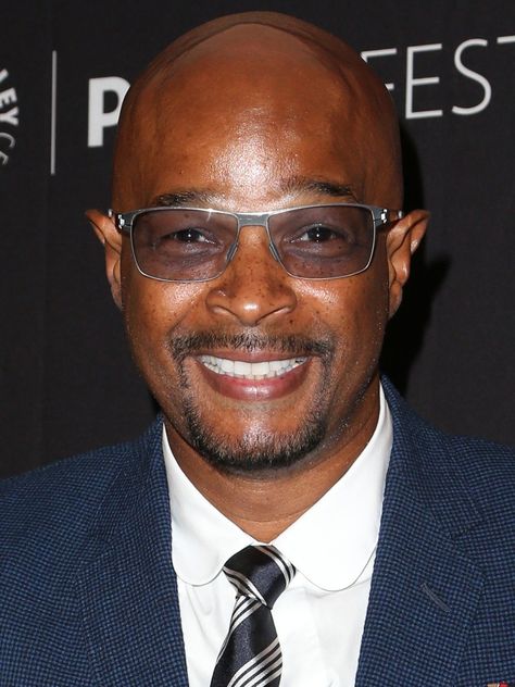 HAPPY 58TH BIRTHDAY to DAMON WAYANS!!   9 / 4 / 2018  American stand-up comedian, actor, writer and producer, and member of the Wayans family of entertainers. Wayans performed as a comedian and actor throughout the 1980s, including a yearlong stint on the sketch comedy series Saturday Night Live. His true breakthrough, however, came as a co-creator and performer on his own sketch comedy show, In Living Color, from 1990 to 1992. Happy 58th Birthday, Happy 59th Birthday, My Wife And Kids, King Of Clubs, Damon Wayans, Funny Comedians, David Brooks, 58th Birthday, In Living Color