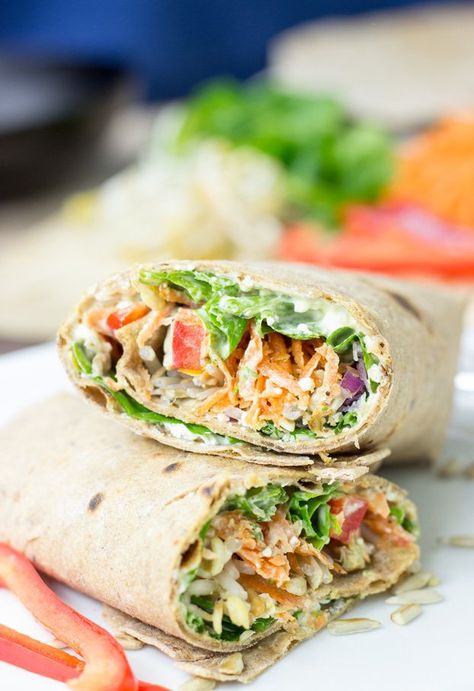 Tangy Veggie Wrap - For The Ultimate Picnic Lunch Ideas For Work Vegetarian, Sandwich Vegetarian, Lunch Ideas For Work, 300 Calorie Meals, 400 Calorie Meals, Low Calorie Lunches, Weight Watcher Desserts, Filling Lunch, Healthy Lunch Ideas