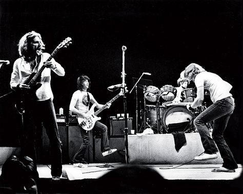 Glenn Frey, Randy Meisner, Don Henley & Joe Walsh 1976 #eagles #chuckberry;) Bands On Stage, Sound Of Silence Lyrics, Eagles Songs, Eagles Music, Eagles Hotel California, Don Henley, Randy Meisner, Joe Walsh, Eagles Band