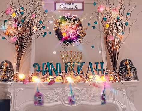 Hanukkah Decor Ideas, Decorate For Hanukkah, Feast Of Dedication Decorations, Hannukah Decorations Aesthetic, Elegant Hannukah Decor, Feast Of Dedication, Celebrating Hanukkah, Hebrew Wedding, Israelite Women