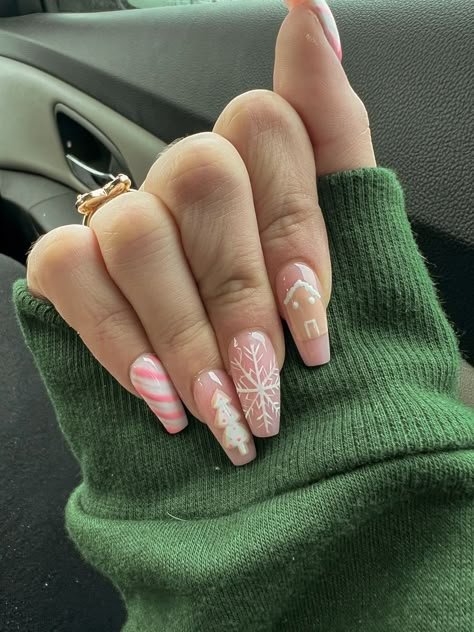 Christmas Nails Winter Disney, Christmas Nails Pink And White Glitter, Nude Candy Cane Nails, Pink Gingerbread Nails Acrylic, Sugar Plum Fairy Christmas Nails, Pink And Brown Christmas Nails, Vanilla Girl Christmas Nails, Winter Nail Designs Pink, Sugar Cookie Nails