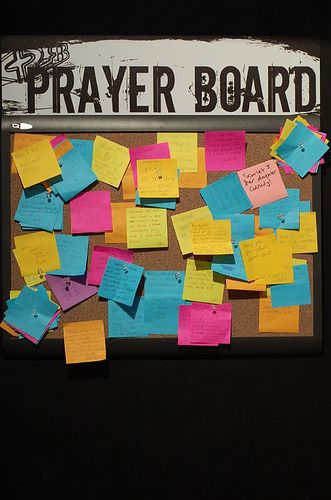 Worship Stations, Ccd Crafts, Youth Group Rooms, November Bulletin Boards, Prayer Room Ideas, Contemplative Prayer, Sunday School Rooms, Prayer Stations, Youth Rooms