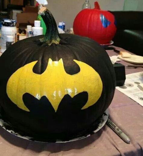 Painted Pumpkins For Kids, Batman Pumpkin Carving, Batman Pumpkin, Disney Pumpkin Painting, Batman Halloween, Creative Pumpkin Painting, No Carve Pumpkin Decorating, Disney Pumpkin, Easy Pumpkin Carving