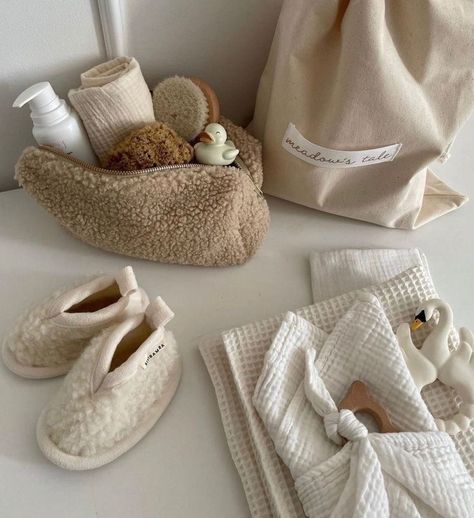 Baby Aesthetic, Baby Room Inspiration, Baby Inspiration, Foto Baby, Baby Box, Baby Bedroom, Baby Life, Neutral Baby, Baby Room Decor