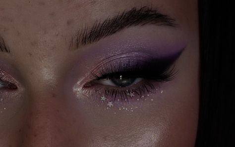 Purple Makeup Hazel Eyes, Repunzle Makeup Looks, Shimmer Purple Eyeshadow, Purple Under Eyeliner, Purple Masquerade Makeup, Purple Iridescent Eye Makeup, Dark Purple Smokey Eye Makeup, Purple Cat Eye Makeup, Raven Halloween Makeup